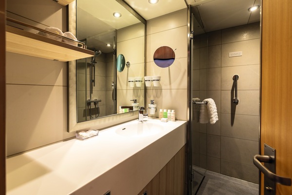 Marella Cruises Marella Explorer Junior Suite ©Cezare White 3.jpg